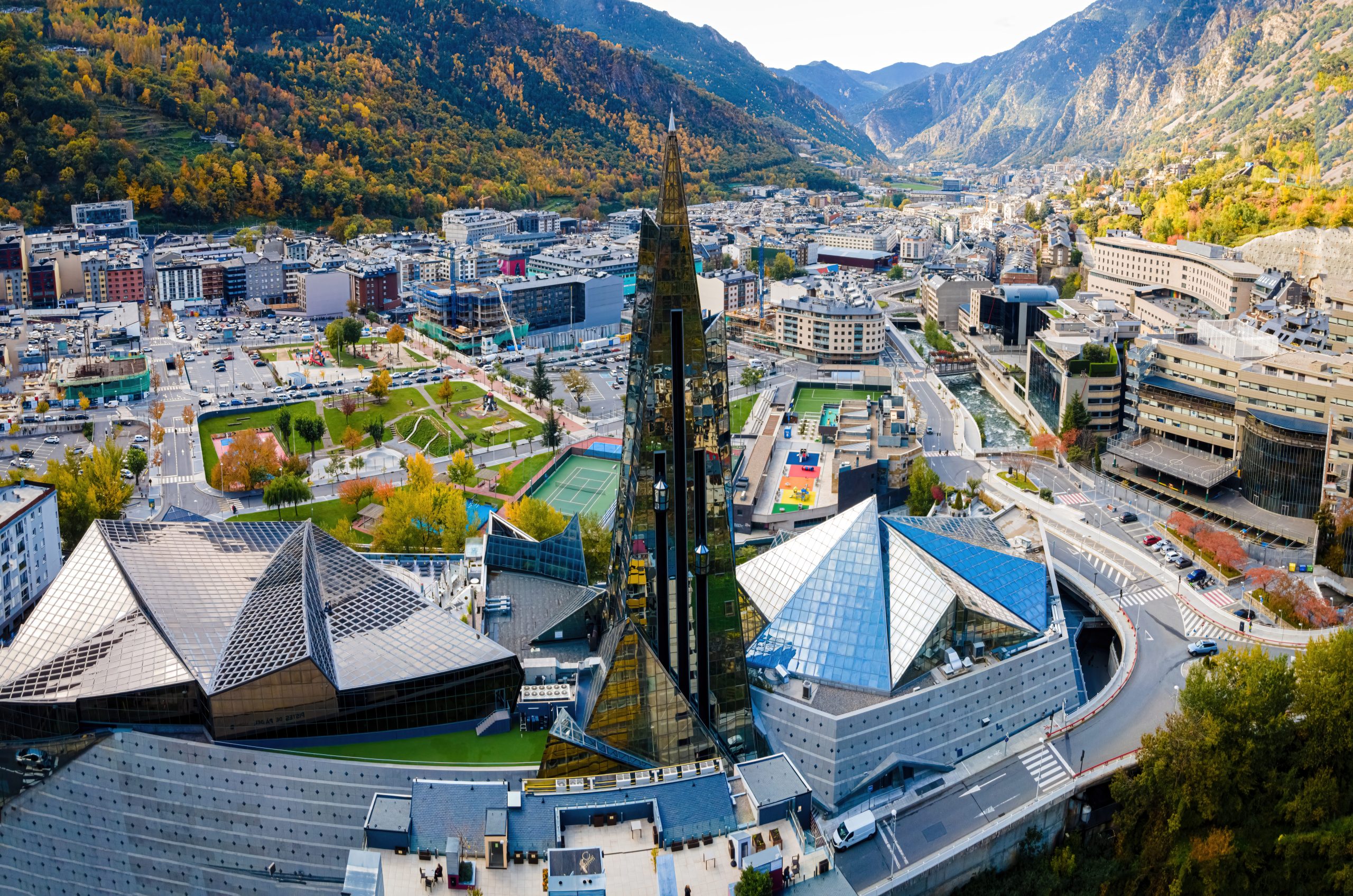 Vue aérienne d'Andorra la Vella : création de société en Andorre
