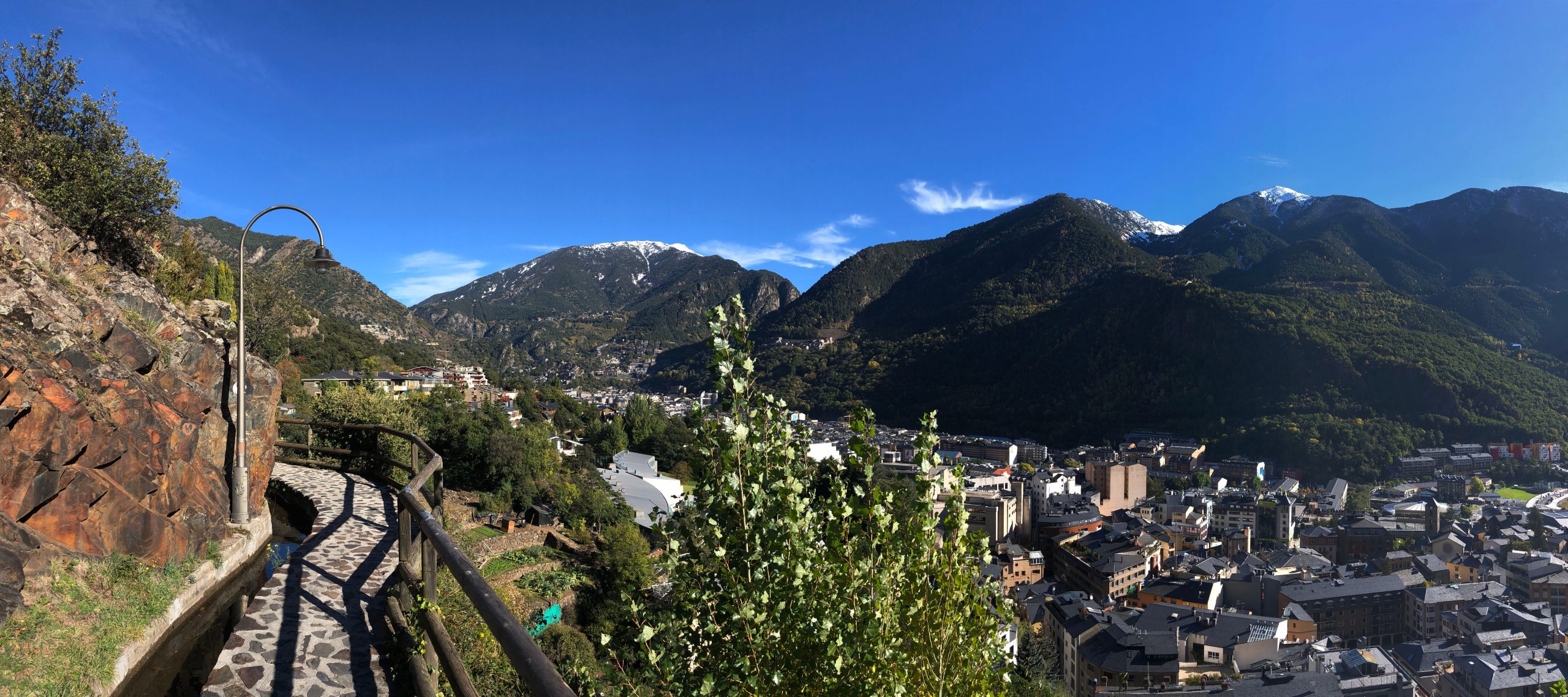 Panorama des montagnes autour d'Andorre-la-Vieille