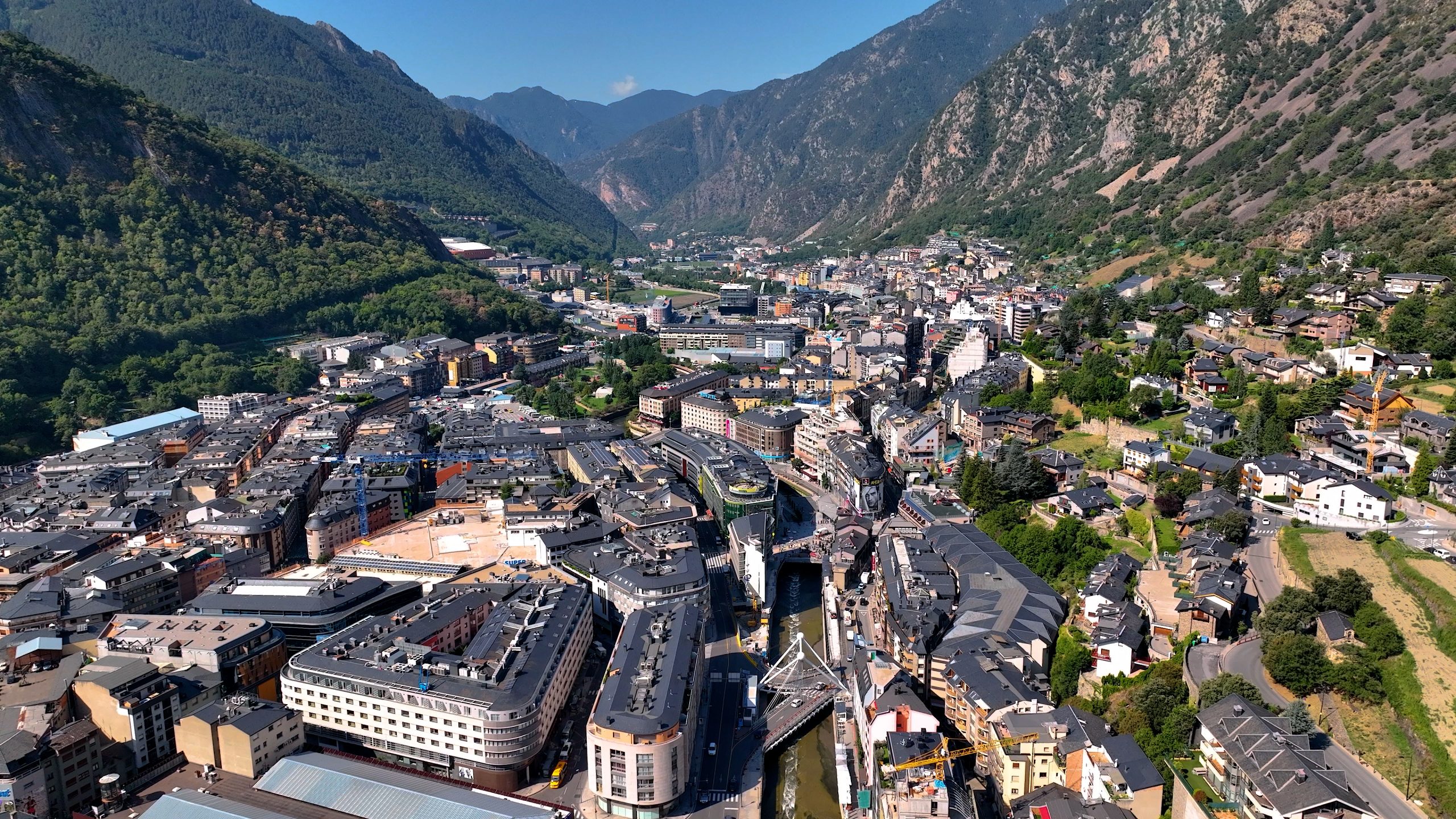 Vue sur Andorra-la-Vella, capitale de la Principauté d'Andorre