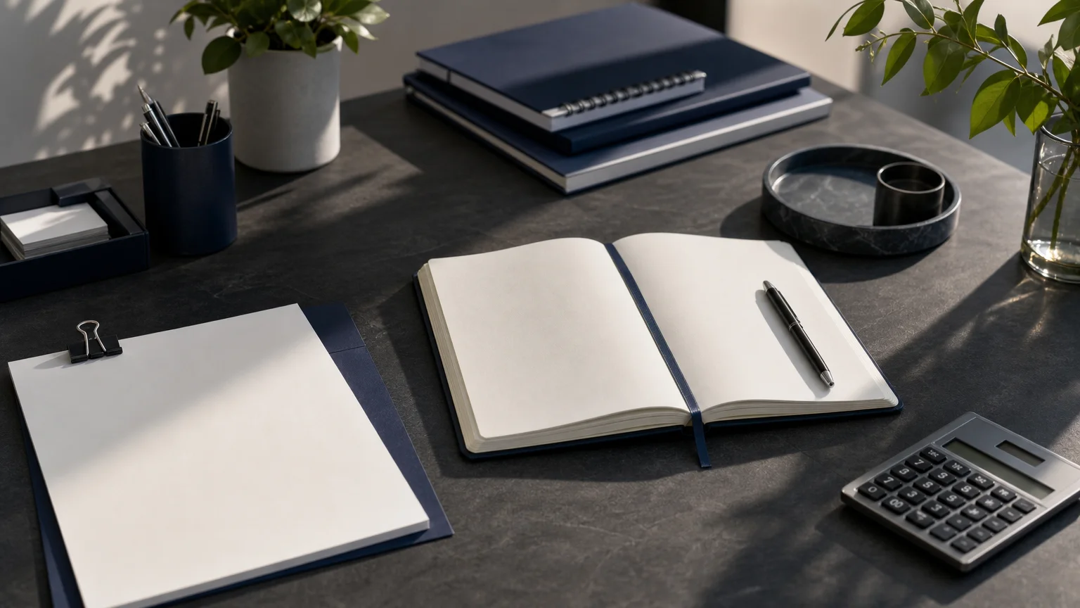 Table de travail préparant un projet d’entreprise